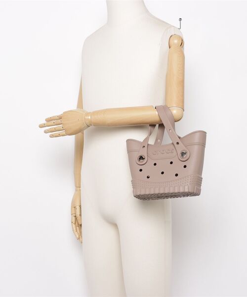 crocs（クロックス）の「クロックス crocs Crocs Classic Micro Tote（トートバッグ・メンズ・ベージュ・ONE SIZE）」の8枚目の写真