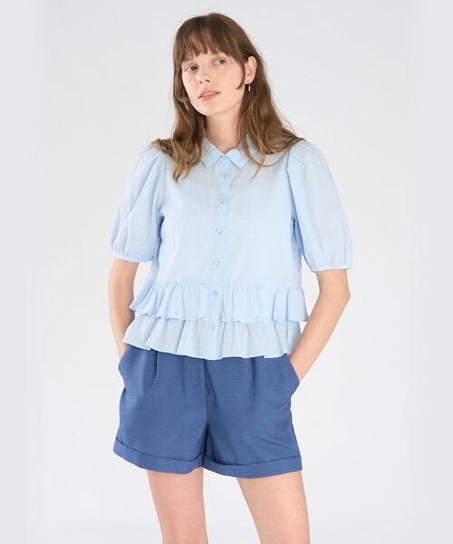 To b. by agnes b.(トゥービーバイアニエスベー)の「コットン 2段フレア ティアードブラウス(シャツ/ブラウス・レディース・ブルー・36/38/40)」の1枚目の写真