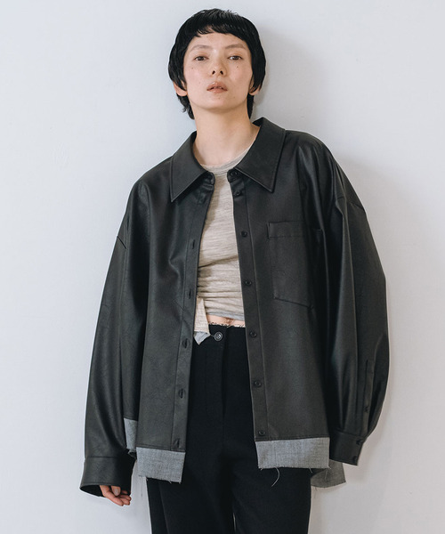 muller of yoshiokubo(ミュラーオブヨシオクボ)の「muller of yoshiokubo ミュラーオブヨシオクボ / SKIN BIG SHIRTS ヴィーガンレザースキンビッグシルエットシャツ / MLF26205(シャツ/ブラウス・レディース・ブラウン/ブラック・FREE)」の1枚目の写真