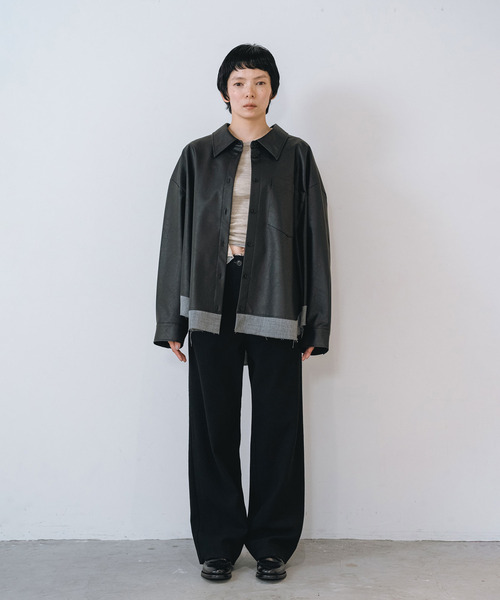 muller of yoshiokubo(ミュラーオブヨシオクボ)の「muller of yoshiokubo ミュラーオブヨシオクボ / SKIN BIG SHIRTS ヴィーガンレザースキンビッグシルエットシャツ / MLF26205(シャツ/ブラウス・レディース・ブラウン/ブラック・FREE)」の4枚目の写真