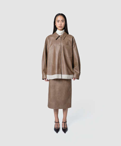 muller of yoshiokubo(ミュラーオブヨシオクボ)の「muller of yoshiokubo ミュラーオブヨシオクボ / SKIN BIG SHIRTS ヴィーガンレザースキンビッグシルエットシャツ / MLF26205(シャツ/ブラウス・レディース・ブラウン/ブラック・FREE)」の15枚目の写真