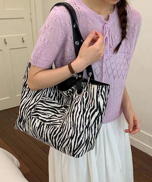 LA VORAGINE(ラ ヴォラジネ)の「2WAYリバーシブル大容量トートバッグ 通勤・通学 シンプル カジュアル チャームなし(トートバッグ・レディース・BROWN/White/Silver/Black・FREE)」の16枚目の写真