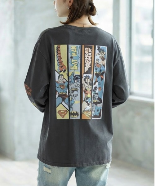 ALWAYS GOOD TIME(オルウェイズグッドタイム)の「【DCCOMIC90TH/DCコミック90’】アメコミ ピグメント風キャラクター袖&バック プリントプリントロングスリーブTシャツ ユニセックス(Tシャツ/カットソー・メンズ・スミクロ/ホワイト系その他/ブラック系その他/アイボリー・MEDIUM/LARGE)」の7枚目の写真