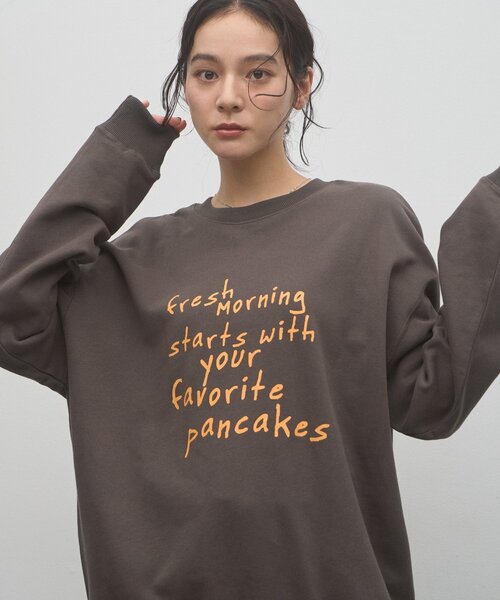 CIAOPANIC TYPY(チャオパニックティピー)の「【ZOZO限定】【UNISEX】フリーハンドメッセージスウェット(スウェット・レディース・グレー/ネイビー/ブラウン/チャコールグレー・LARGE/MEDIUM)」の2枚目の写真