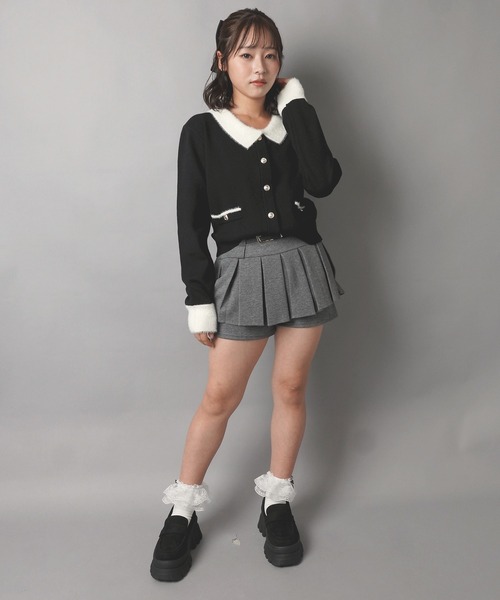 SPINNS(スピンズ)の「バイカラーニットカーディガン/ゴールドボタン/韓国ガーリー(カーディガン/ボレロ・レディース・ブラック×ホワイト/ホワイト×ブラック/ピンク系その他・ONESIZE)」の8枚目の写真