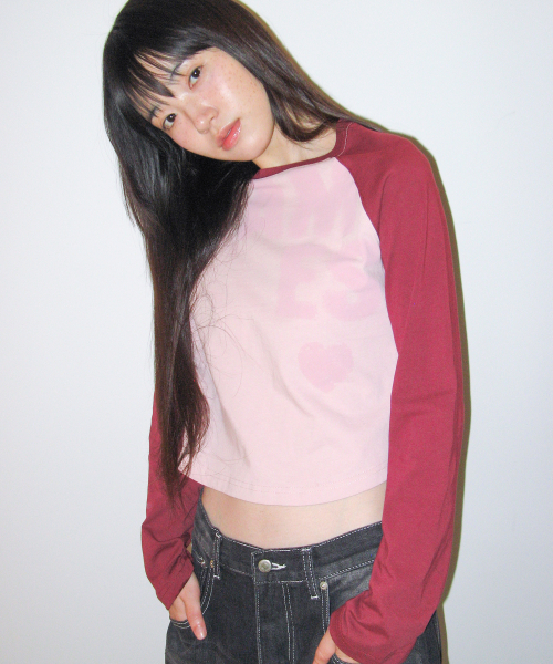 AMESWORLDWIDE(アメスワールドワイド)の「ボールドタイポ ラウンドヘム 長袖Tシャツ ピンク(Tシャツ/カットソー・レディース・その他・FREE)」の1枚目の写真