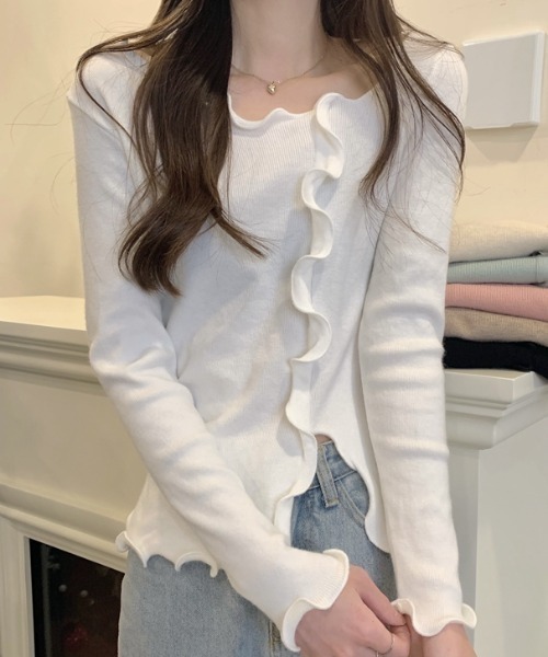 FLINEA(フリネア)の「デザインフリル長袖トップス(Tシャツ/カットソー・レディース・ホワイト/ブラック/モカ/グリーン/ピンク/ベージュ・FREE)」の1枚目の写真