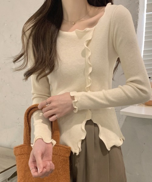 FLINEA(フリネア)の「デザインフリル長袖トップス(Tシャツ/カットソー・レディース・ホワイト/ブラック/モカ/グリーン/ピンク/ベージュ・FREE)」の8枚目の写真