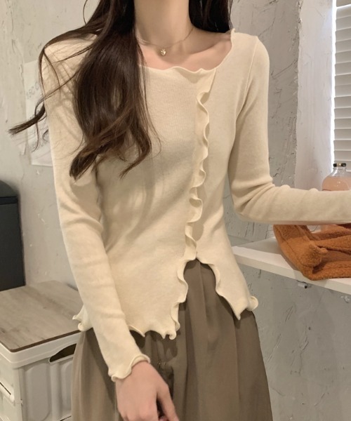 FLINEA(フリネア)の「デザインフリル長袖トップス(Tシャツ/カットソー・レディース・ホワイト/ブラック/モカ/グリーン/ピンク/ベージュ・FREE)」の10枚目の写真