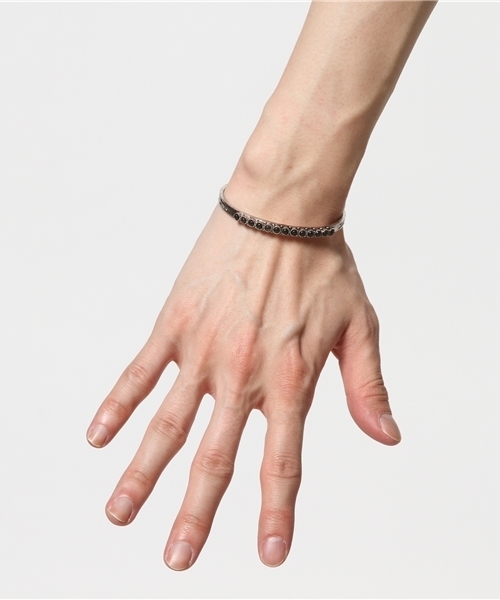 CIAOPANIC TYPY（チャオパニックティピー）の「真鍮ジェードバングル（ブレスレット・メンズ・シルバー・FREE）」の2枚目の写真