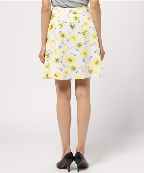 NATURAL BEAUTY BASIC（ナチュラルビューティーベーシック）の「【美人百花 4月号掲載】フラワープリントスカート（スカート・レディース・イエロー・SMALL/X-SMALL/MEDIUM）」の5枚目の写真