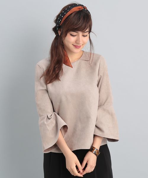 ROPE' PICNIC（ロペピクニック）の「スエードタックフレアスリーブブラウス（シャツ/ブラウス・レディース・グレー/ネイビー/キャメル/ワイン・38）」の2枚目の写真