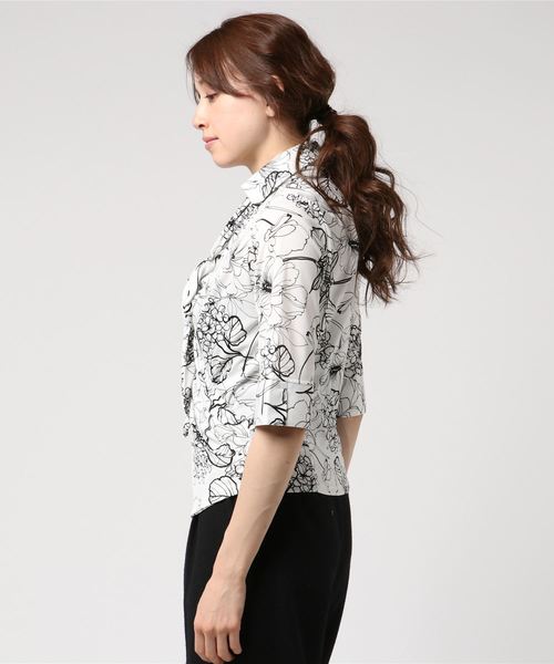 NARACAMICIE（ナラカミーチェ）の「【セットアップ対応】手書きフラワープリントカシュクールシャツ（シャツ/ブラウス・レディース・ホワイト/ブラック・SMALL/MEDIUM/LARGE）」の3枚目の写真