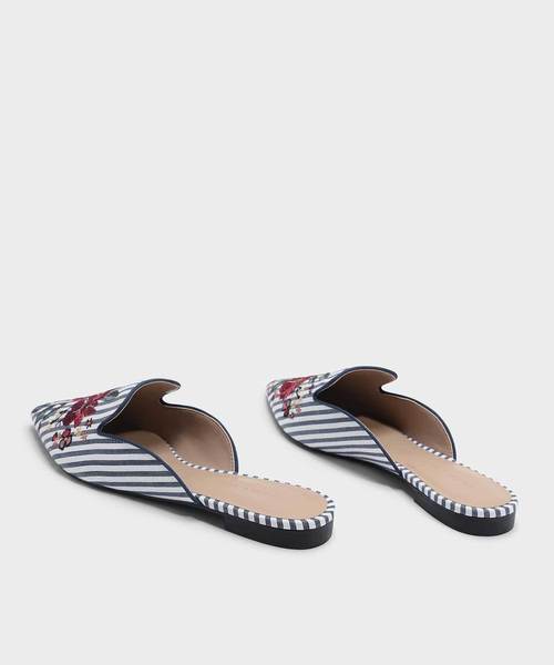 CHARLES & KEITH(チャールズ & キース)の「フローラルエンブロイダードスリッポン / FLORAL EMBROIDERED SLIP ONS(スリッポン・レディース・ホワイト/ブルー・23cm/23.5cm/24.5cm/25cm)」の5枚目の写真