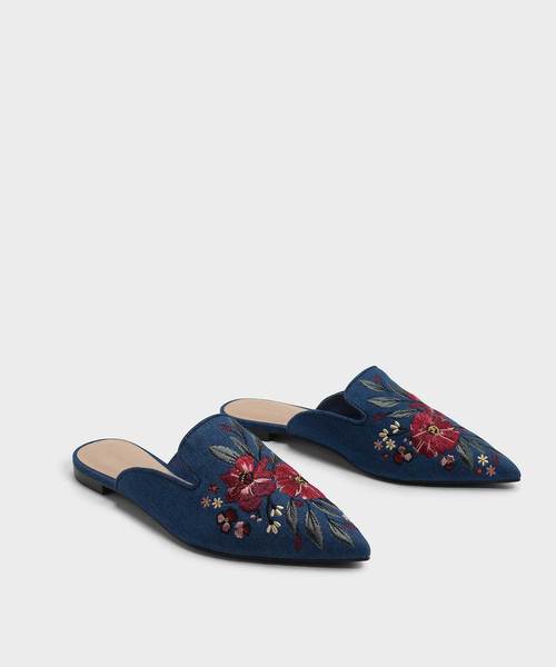 CHARLES & KEITH(チャールズ & キース)の「フローラルエンブロイダードスリッポン / FLORAL EMBROIDERED SLIP ONS(スリッポン・レディース・ホワイト/ブルー・23cm/23.5cm/24.5cm/25cm)」の10枚目の写真