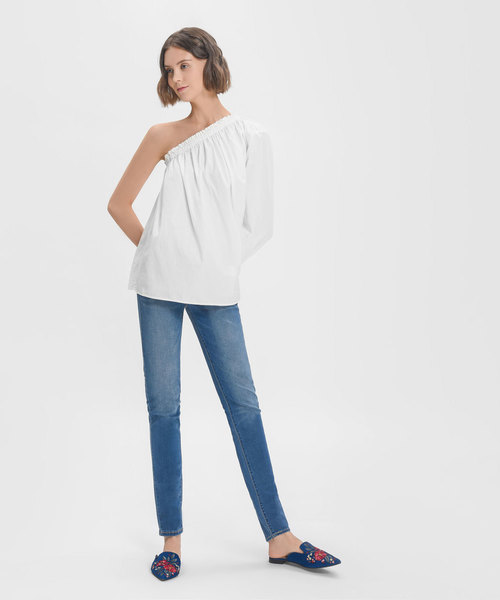 CHARLES & KEITH(チャールズ & キース)の「フローラルエンブロイダードスリッポン / FLORAL EMBROIDERED SLIP ONS(スリッポン・レディース・ホワイト/ブルー・23cm/23.5cm/24.5cm/25cm)」の14枚目の写真