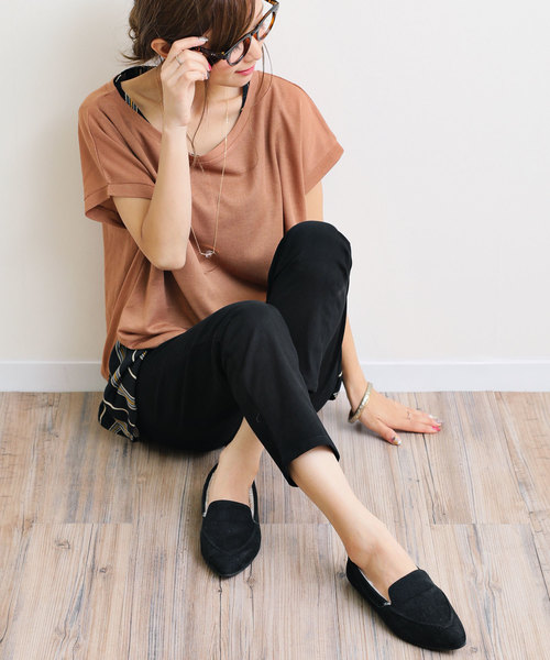 andme（アンドミー）の「フェイクムートンポインテッドモカシンパンプス フラットシューズ（パンプス・レディース・ブラック/ベージュ/キャメル/ブラウン/ネイビー・LL/L/M/S）」の2枚目の写真