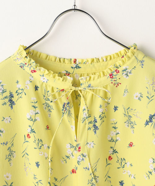 liflattie ships（リフラティ シップス）の「liflattie ships:クレープフラワー2WAYブラウス（シャツ/ブラウス・レディース・オフホワイト/ブラック/イエロー・SMALL/MEDIUM）」の6枚目の写真