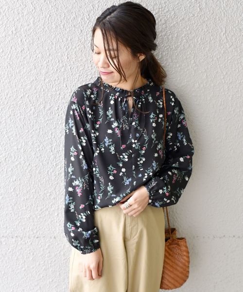 liflattie ships（リフラティ シップス）の「liflattie ships:クレープフラワー2WAYブラウス（シャツ/ブラウス・レディース・オフホワイト/ブラック/イエロー・SMALL/MEDIUM）」の8枚目の写真