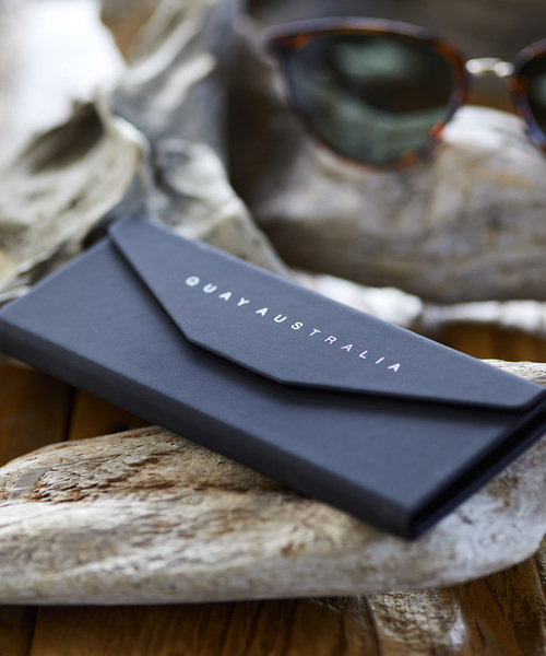 quay（キー）の「QUAY HARD CASE　ハードケース（サングラス・レディース・ブラック・ONE SIZE）」の2枚目の写真