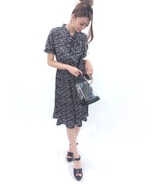 Spiga スピーガ の ﾎﾞｳﾀｲ半袖花柄ﾜﾝﾋﾟｰｽ A ワンピース Wear