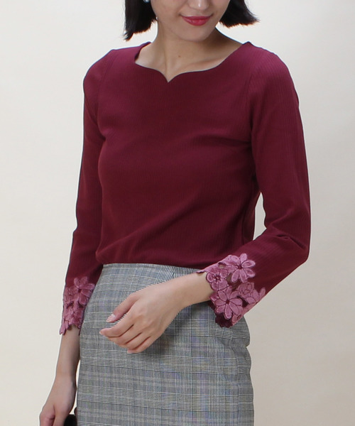 TRUDEA(トルディア)の「ハートネック袖刺繍 テレコプルオーバー(ニット/セーター・レディース・ホワイト/ベージュ/ネイビー/ブラウン/ピンク/ワイン・SMALL/MEDIUM/LARGE)」の6枚目の写真