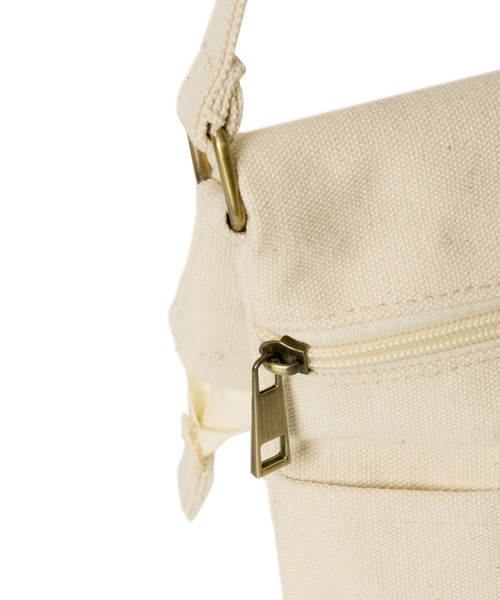 n'ee-ne（ネーネ）の「コットンキャンパス　フラップショルダーバック（ショルダーバッグ・レディース・ブラック/カーキ/アイボリー・FREE）」の14枚目の写真
