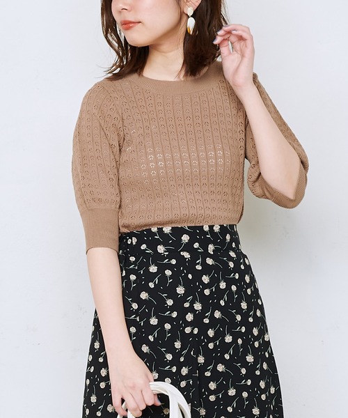 natural couture(ナチュラルクチュール)の「強撚ギャザー袖小花透かしニット(ニット/セーター・レディース・ブラック/ベージュ/アイボリー/ラベンダー・FREE)」の1枚目の写真