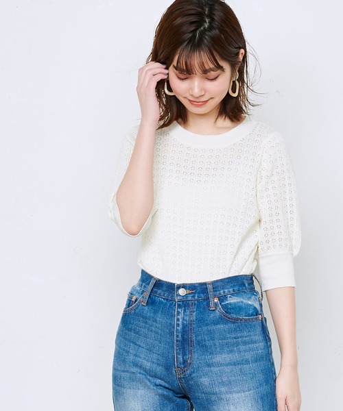 natural couture(ナチュラルクチュール)の「強撚ギャザー袖小花透かしニット(ニット/セーター・レディース・ブラック/ベージュ/アイボリー/ラベンダー・FREE)」の2枚目の写真