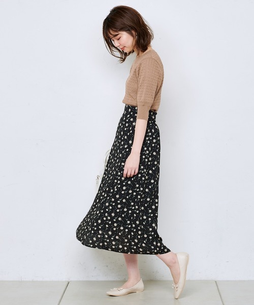 natural couture(ナチュラルクチュール)の「強撚ギャザー袖小花透かしニット(ニット/セーター・レディース・ブラック/ベージュ/アイボリー/ラベンダー・FREE)」の12枚目の写真