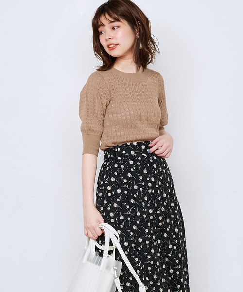 natural couture(ナチュラルクチュール)の「強撚ギャザー袖小花透かしニット(ニット/セーター・レディース・ブラック/ベージュ/アイボリー/ラベンダー・FREE)」の13枚目の写真