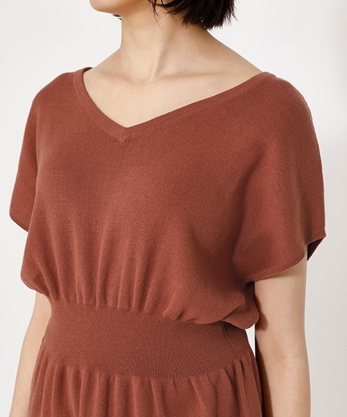 AZUL by moussy(アズールバイマウジー)の「2WAY WAIST SHIRRING KNIT PO/2WAYウエストシリングニットプルオーバー【MOOK52掲載 90483】(ニット/セーター・レディース・ダークオレンジ/ライトベージュ/ブラック・SMALL/MEDIUM)」の6枚目の写真