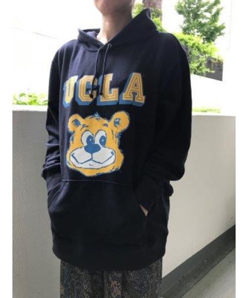 UCLA(ユーシーエルエー)の「UCLA/ユーシーエルエー ベアーカレッジプリント プルパーカー(パーカー・メンズ・ブラック/ネイビー・MEDIUM/LARGE)」の11枚目の写真