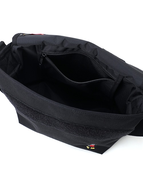 Manhattan Portage(マンハッタンポーテージ)の「Casual Messenger Bag JR Mickey Mouse 2020(メッセンジャーバッグ・メンズ・ブラック・SMALL)」の8枚目の写真