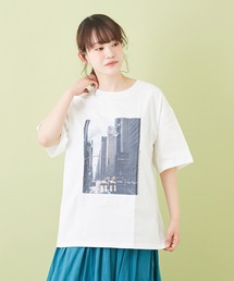 CUBE SUGAR（キューブシュガー）の「天竺 パッケージ プリント クルーネック（Tシャツ/カットソー）」