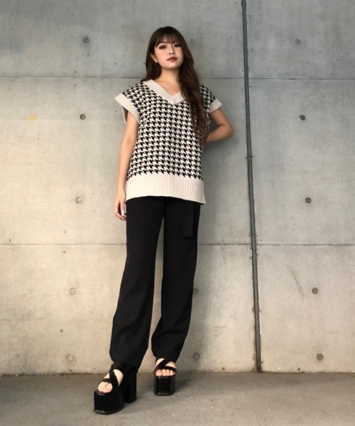 ENVYM（アンビー）の「ハウンドトゥースＫｎｉｔ　Ｖｅｓｔ（ニット/セーター・レディース・ブラック/ベージュ・FREE）」の3枚目の写真