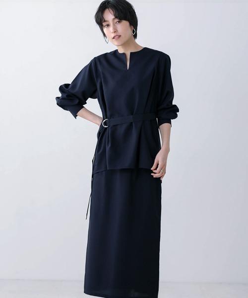 Bou Jeloud(ブージュルード)の「【これ1つできちんと感】ブラウス+タイトスカートセットアップ(シャツ/ブラウス・レディース・ベージュ/ネイビー・38)」の2枚目の写真