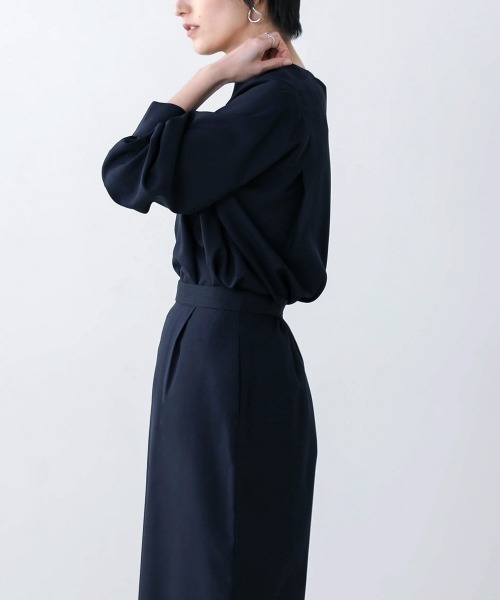 Bou Jeloud(ブージュルード)の「【これ1つできちんと感】ブラウス+タイトスカートセットアップ(シャツ/ブラウス・レディース・ベージュ/ネイビー・38)」の3枚目の写真