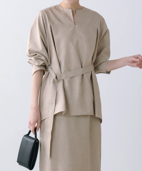 Bou Jeloud(ブージュルード)の「【これ1つできちんと感】ブラウス+タイトスカートセットアップ(シャツ/ブラウス・レディース・ベージュ/ネイビー・38)」の8枚目の写真