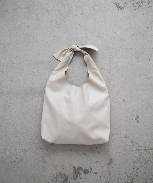 EFOLE（エフォル）の「Knot one handle tote bag / ノット　ワンハンドル　トートバッグ（トートバッグ・レディース・キャメル/ブラック/ライトグレー・FREE）」の8枚目の写真