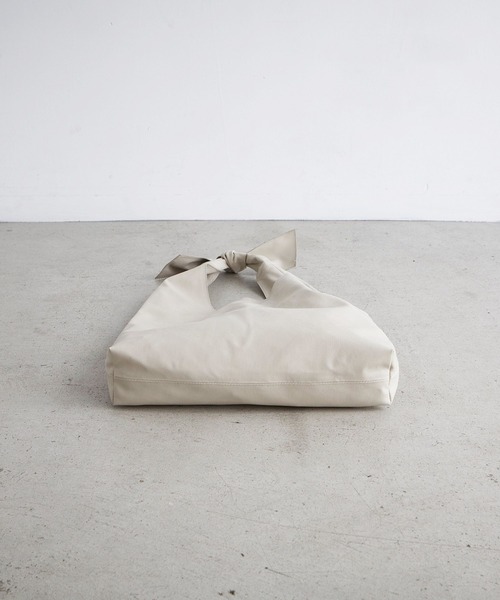 EFOLE（エフォル）の「Knot one handle tote bag / ノット　ワンハンドル　トートバッグ（トートバッグ・レディース・キャメル/ブラック/ライトグレー・FREE）」の14枚目の写真