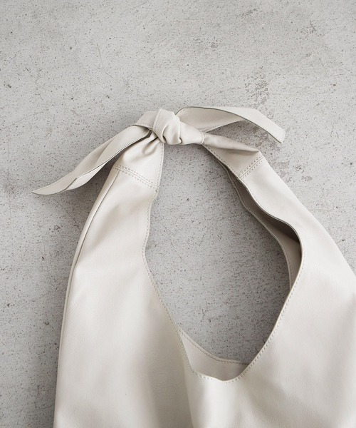 EFOLE（エフォル）の「Knot one handle tote bag / ノット　ワンハンドル　トートバッグ（トートバッグ・レディース・キャメル/ブラック/ライトグレー・FREE）」の17枚目の写真