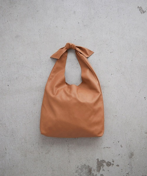 EFOLE（エフォル）の「Knot one handle tote bag / ノット　ワンハンドル　トートバッグ（トートバッグ・レディース・キャメル/ブラック/ライトグレー・FREE）」の13枚目の写真