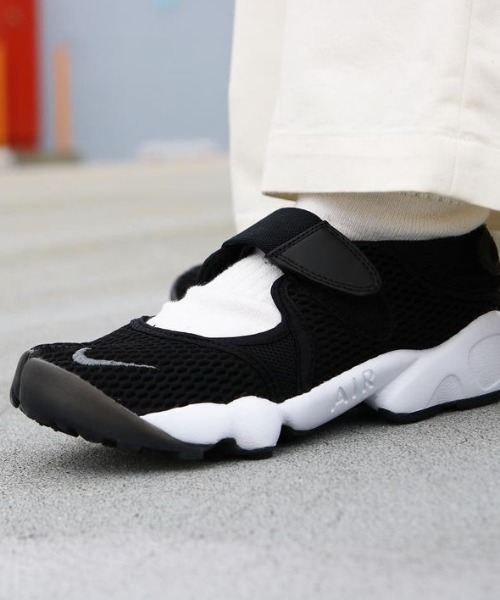 NIKE(ナイキ)の「NIKE WMNS AIR RIFT BR ナイキ エア リフト 848386-001(スニーカー・レディース・ブラック・22cm/26cm/27cm/28cm/29cm/23㎝/24㎝/25㎝)」の12枚目の写真