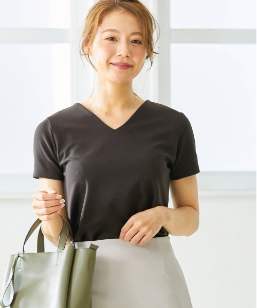 12Twelve Agenda(トゥエルブ アジェンダ)の「Vネック半袖Tシャツ(Tシャツ/カットソー・レディース・チャコールグレー/ライトグレー/ライトブルー/モカ/ダークブラウン/ブラック・M)」の3枚目の写真