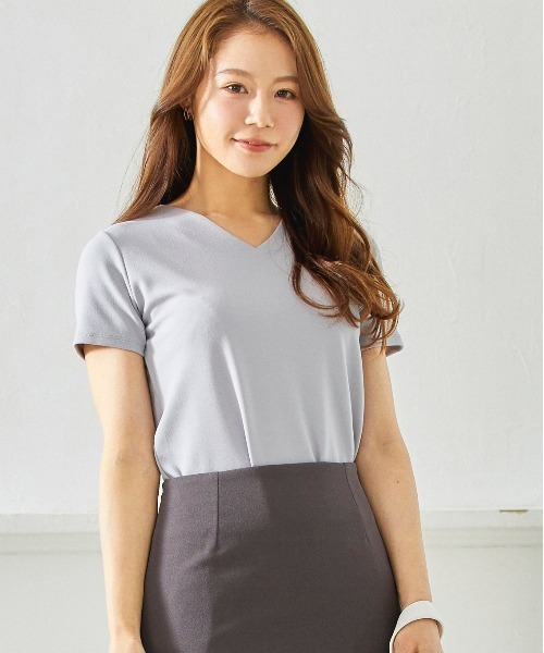 12Twelve Agenda(トゥエルブ アジェンダ)の「Vネック半袖Tシャツ(Tシャツ/カットソー・レディース・チャコールグレー/ライトグレー/ライトブルー/モカ/ダークブラウン/ブラック・M)」の4枚目の写真