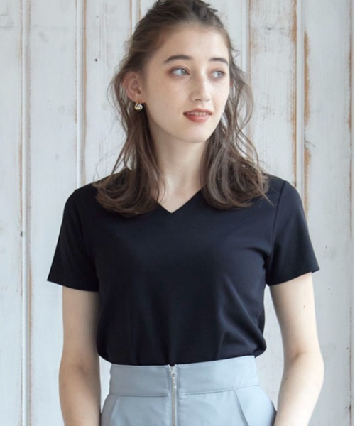 12Twelve Agenda(トゥエルブ アジェンダ)の「Vネック半袖Tシャツ(Tシャツ/カットソー・レディース・チャコールグレー/ライトグレー/ライトブルー/モカ/ダークブラウン/ブラック・M)」の2枚目の写真