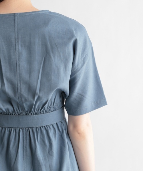 Andemiu（アンデミュウ）の「カシュクールフウワンピース951705（ワンピース・レディース・ライトブルー/ブラウン/サンドグレー・FREE）」の17枚目の写真