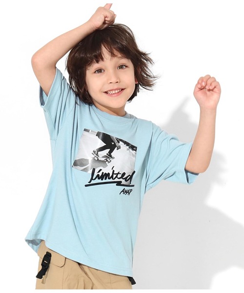 ANAP kids（アナップキッズ）の「スケートボードフォトビッグTシャツ（Tシャツ/カットソー・キッズ・ブラック/サックスブルー/グレイッシュベージュ・S/M/L）」の3枚目の写真