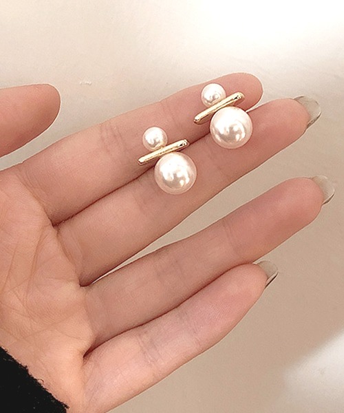florist(フローリスト)の「【5種展開】スタイリッシュなパールデザインピアス(ピアス(両耳用)・レディース・ゴールド系その他3/ゴールド系その他2/ゴールド系その他6/ゴールド系その他4/ゴールド系その他5・FREE)」の4枚目の写真